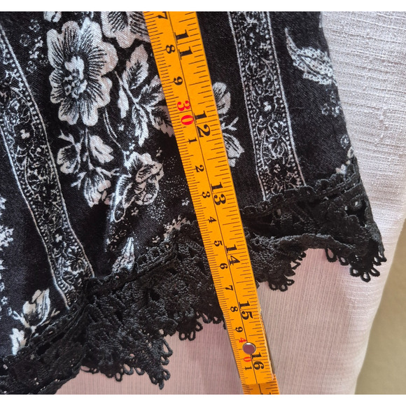 Hazel Jacqueline Boho Tunic Top – Size Large – Black White Floral Crochet Stitch - Picture 10 of 10